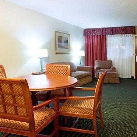 Ramada Inn Lafayette Conference Center Chambre photo