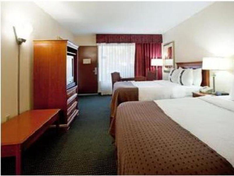 Ramada Inn Lafayette Conference Center Extérieur photo