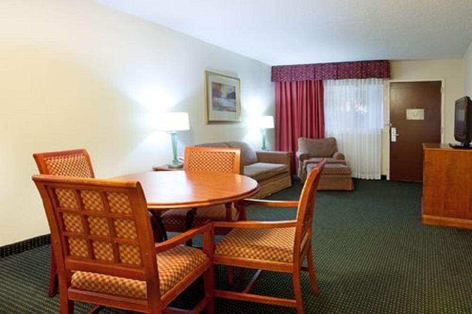 Ramada Inn Lafayette Conference Center Chambre photo