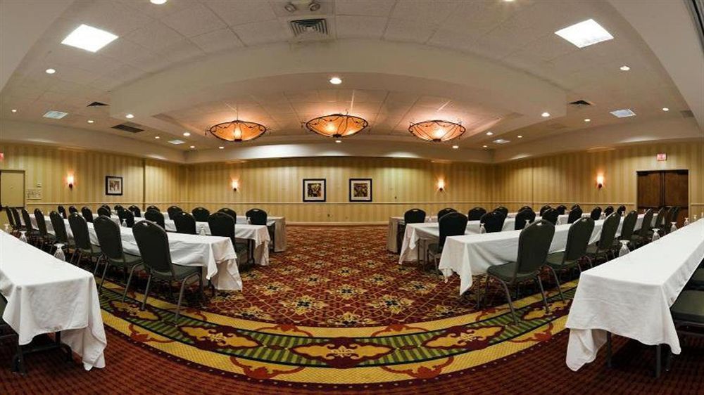 Ramada Inn Lafayette Conference Center Extérieur photo