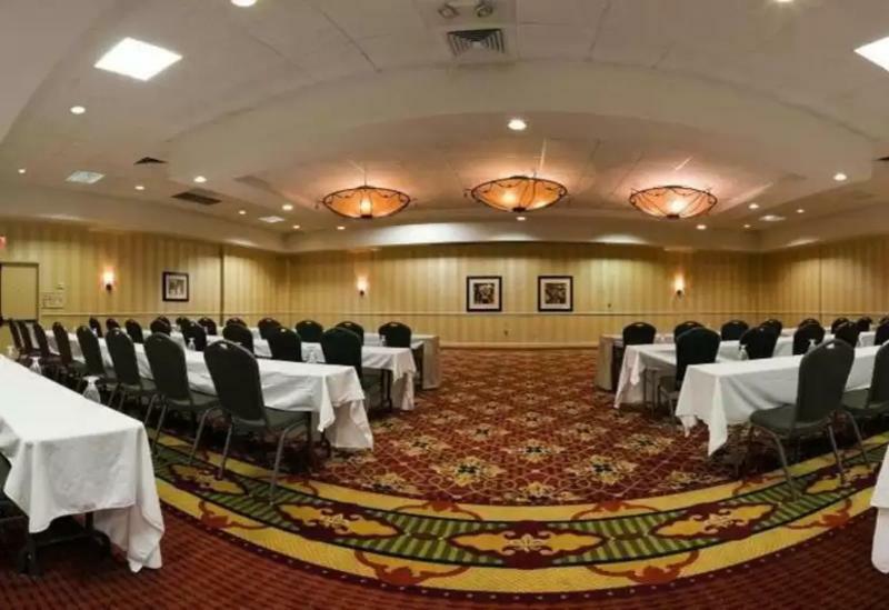 Ramada Inn Lafayette Conference Center Extérieur photo